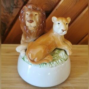 Vintage Otagiri “Born Free” Lions Music Box